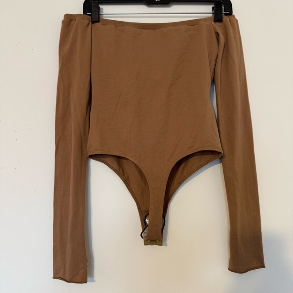 Princess Polly Light Brown Off Shoulder Long Sleeve Bodysuit Women’s Size 2 - Picture 4 of 7